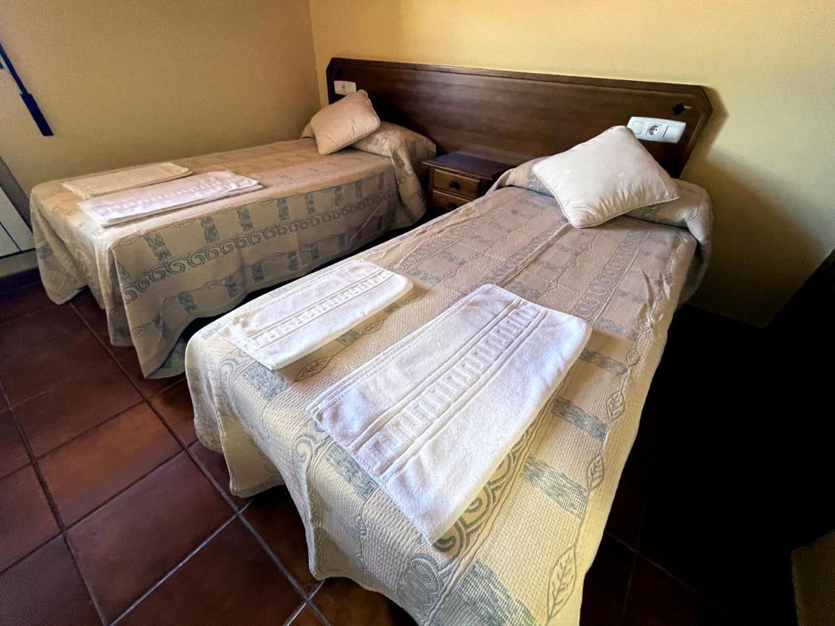 Hotel La Guarida De La Lleira Ferreras de Arriba Esterno foto